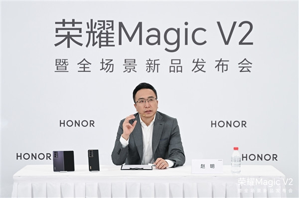 科技东风｜赵明称荣耀Magic V2的对手是iPhone 15、乔思伯8盘NAS机箱、Li-Fi出炉超Wi-Fi百倍