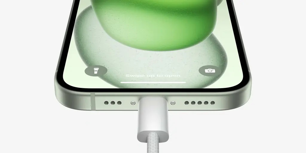 苹果 iPhone 15 系列 USB-C 接口支持 4.5W 反向充电，可连接外部显示器