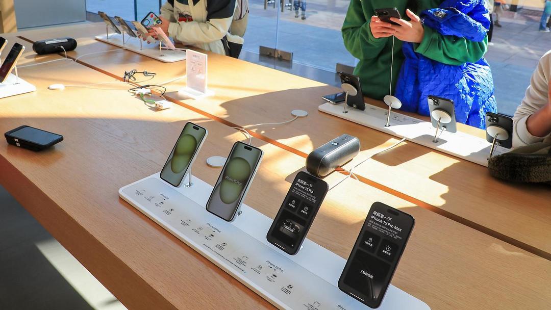 iPhone出货面临显著衰退，苹果最快明年推出新设计