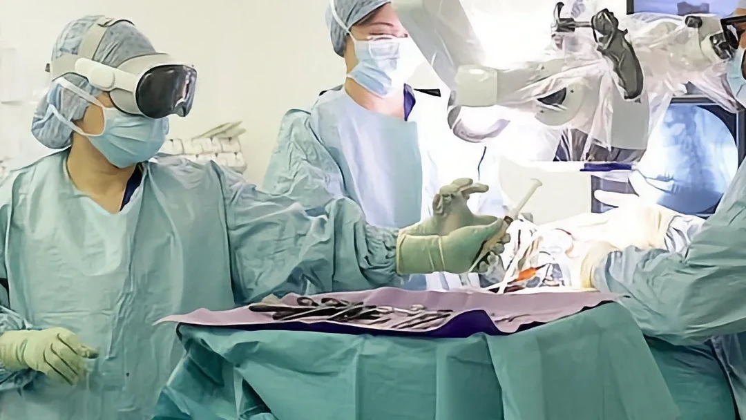 科技改变生活？？苹果 Vision Pro 头显在英国首次用于外科手术