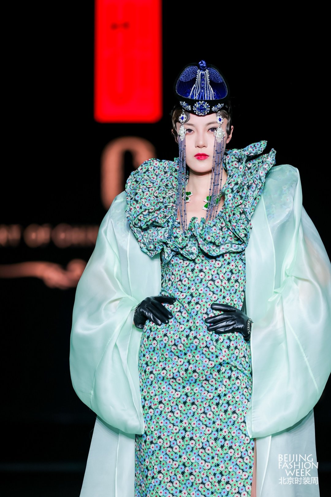 北京时装周|胡社光百件旗袍秀:穿梭在中式旗袍上的民族文化_女装_什么