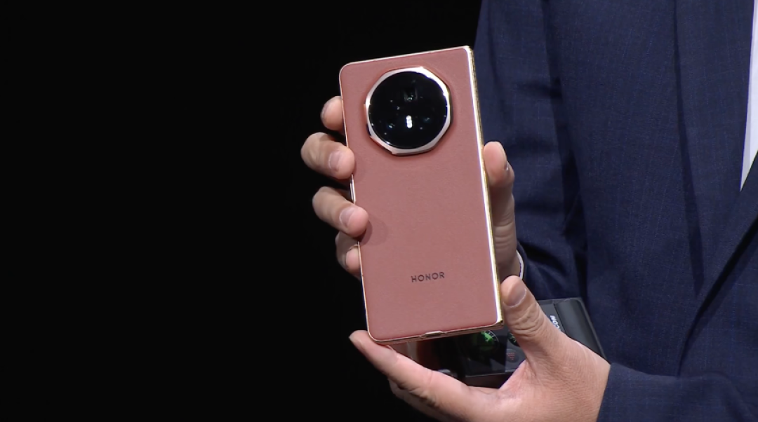 荣耀 Magic V3/Vs3 发布：9.2mm轻薄、2.5m防水、双向卫星无网导航、纯钛VC