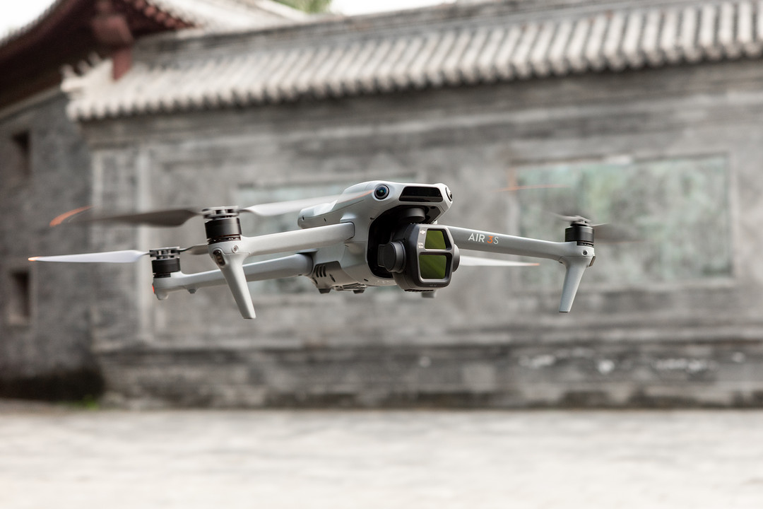 DJI Air 3S搭配双摄镜头