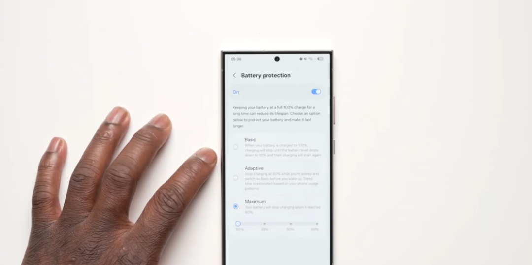 三星 One UI 7 海外开启内测,与苹果 iOS 18 开启巅峰对决